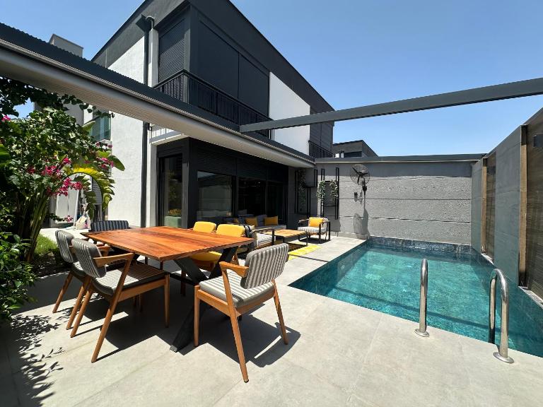 Kundu Villas Heated Pool Retreat - Bed and Breakfast Aksu