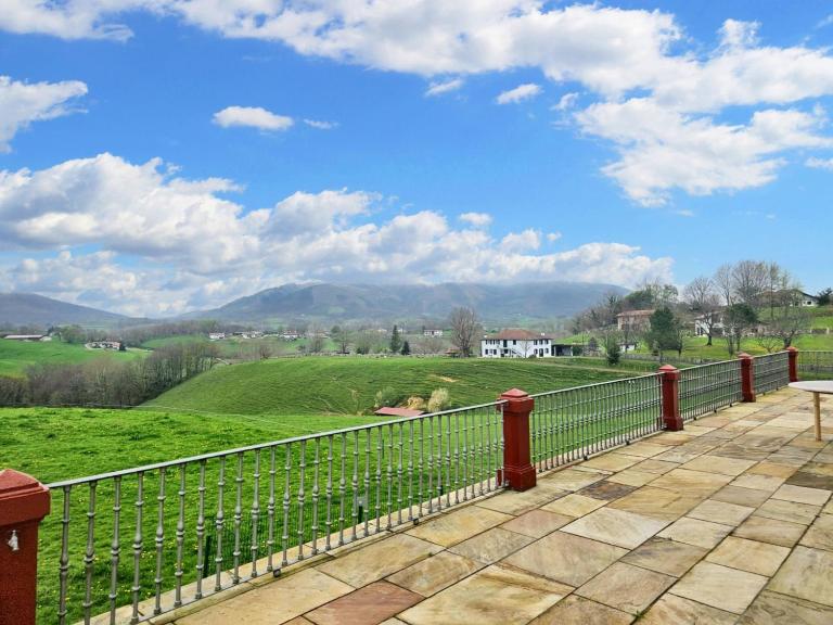 Cosy house with jacuzzi in Zugarramurdi - B&B Zugarramurdi