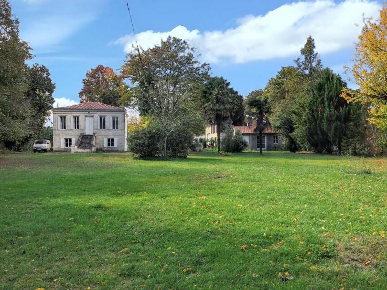 Appartement confortable au cœur du Pian-Médoc avec jardin - B&B Le Pian-Médoc