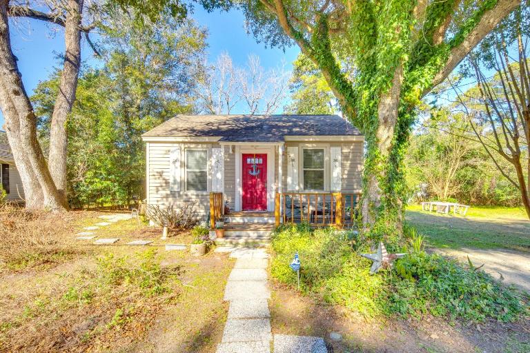 5 Mi to Downtown Beaufort: Pet-Friendly Cottage! - Bed and Breakfast Beaufort