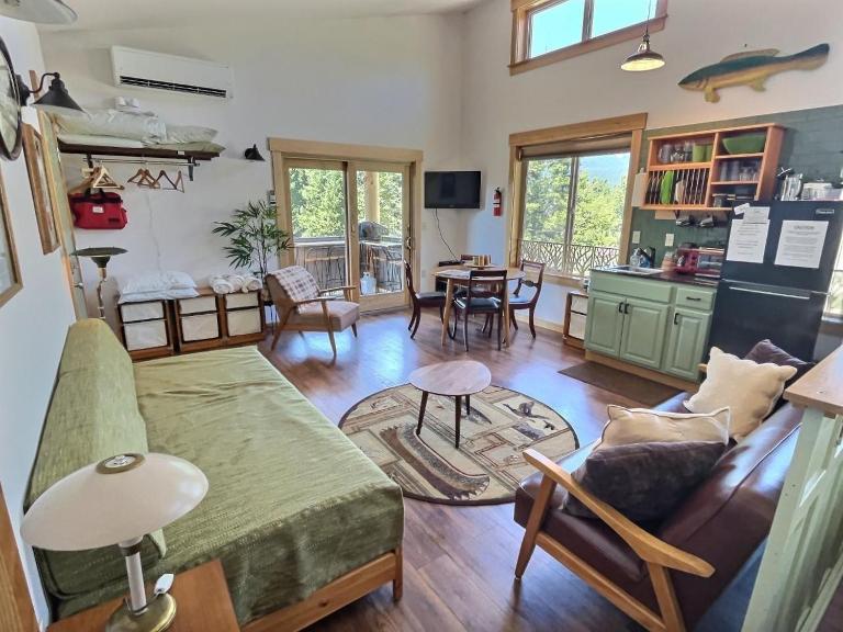 Little Big Fish | Wifi, BBQ, AC ,Rainier View - B&B Packwood