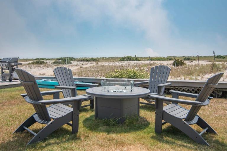 North Truro Beachfront Cottage with Cozy Backyard - B&B Truro