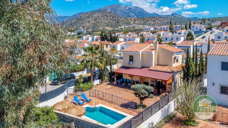 Casa Perez - family home with pool - B&B Viñuela
