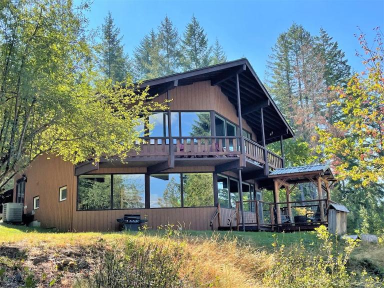 Valley View Cabin | AC, Fireplace, BBQ, Mt. View - B&B Packwood
