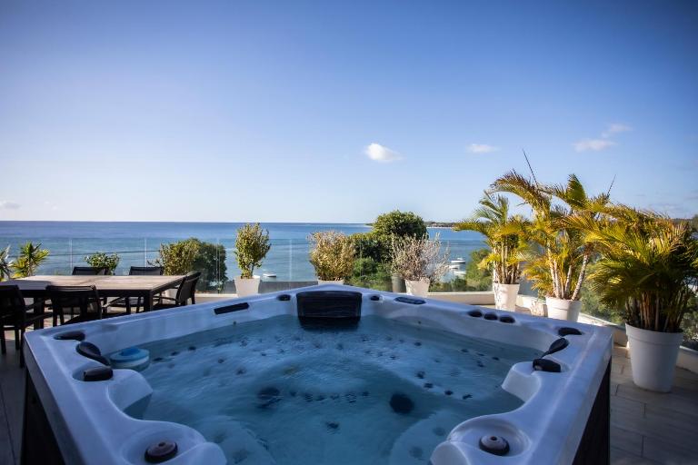 Modern Penthouse - Sunset, Jacuzzi & Sea Views - Ferienwohnung Tamarin