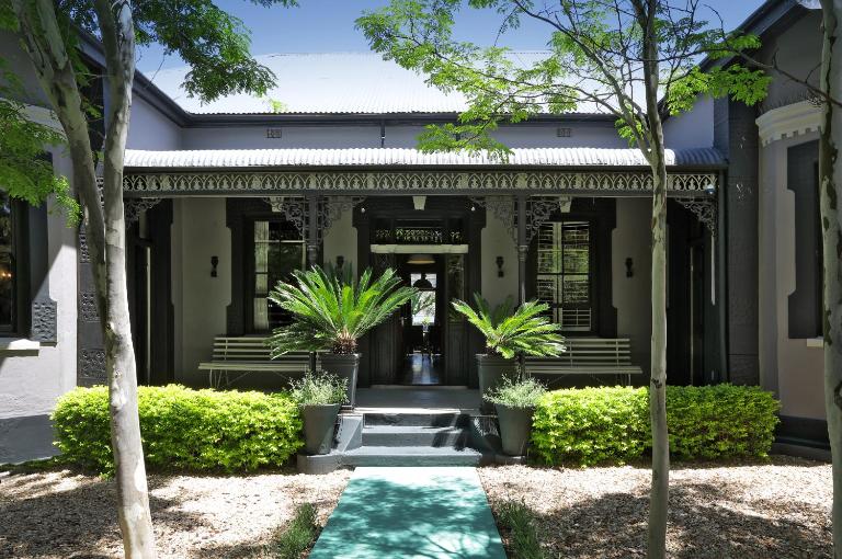 The Black House - B&B Robertson