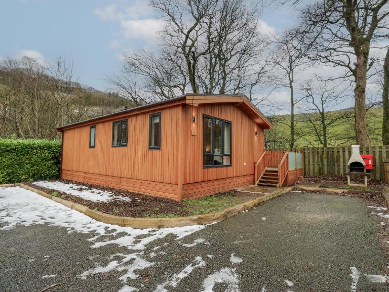 Dovestone Secluded Luxury Lodges sleeps 6 - pets welcome - B&B Oldham