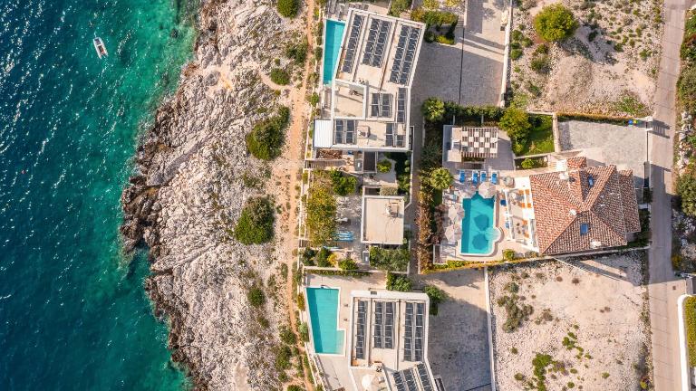 Luxury seafront Villa Castello Rogoznica with heated pool & spa - B&B Rogoznica
