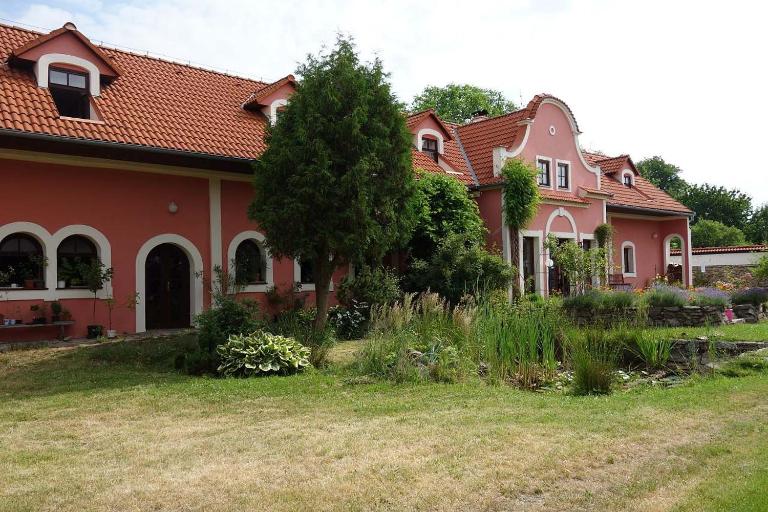 Country House with four apartments - Bed and Breakfast Drahov