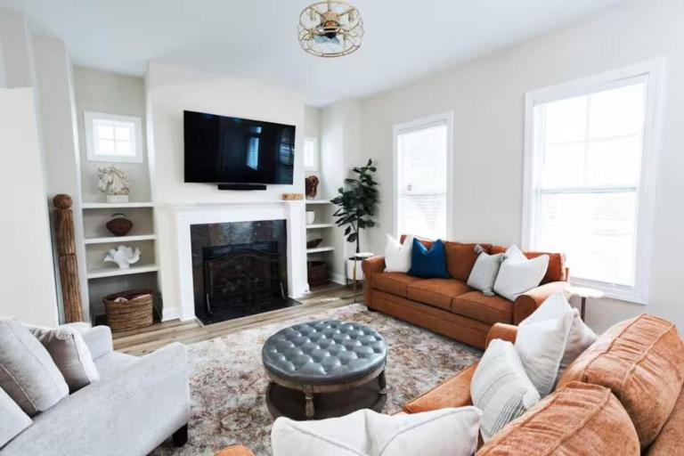 Pink House with Game Room - 3BR - B&B Columbia