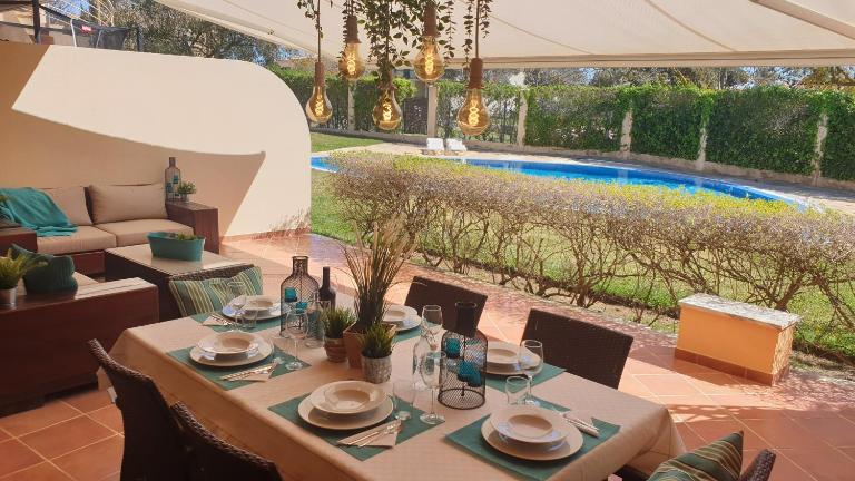 Vilamoura Paradisus Laguna with Patio and Pool - Chambres d'hôtes Quarteira
