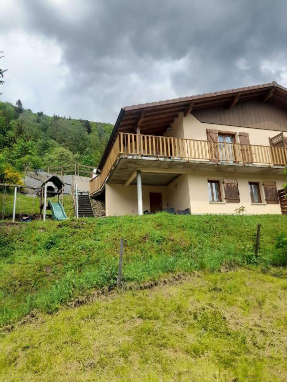 Grand gîte du Bruleux 11 personnes - B&B La Bresse