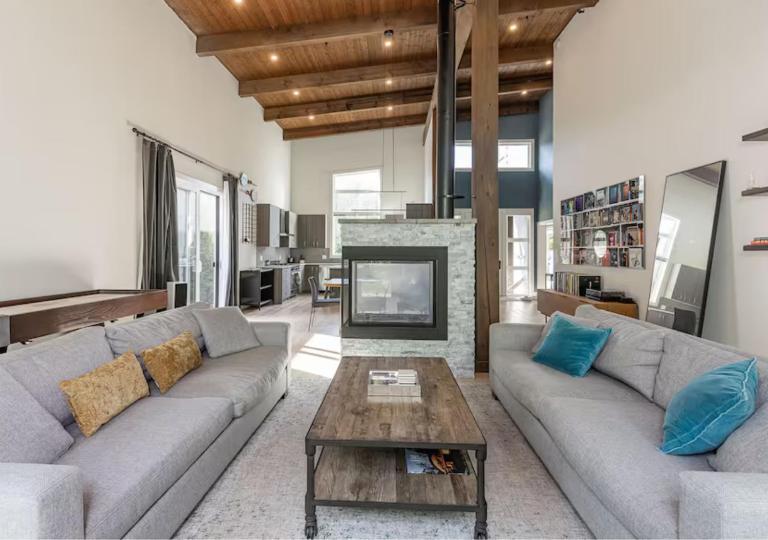 Large Modern Home in Squamish - B&B Squamish
