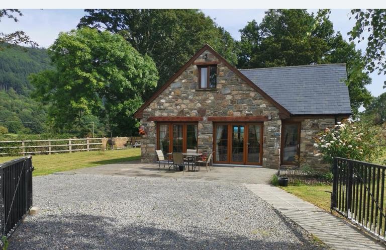Cottage with 360 views - B&B Gilwern