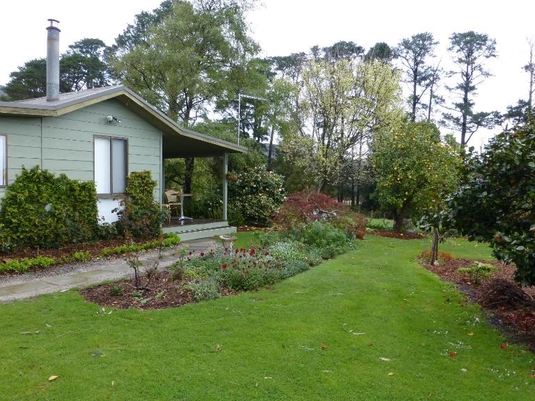 The Little House on The Hill - B&B Healesville