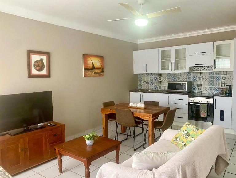 Solar Powered Little Apartment at The Sea - Bed and Breakfast Ballito