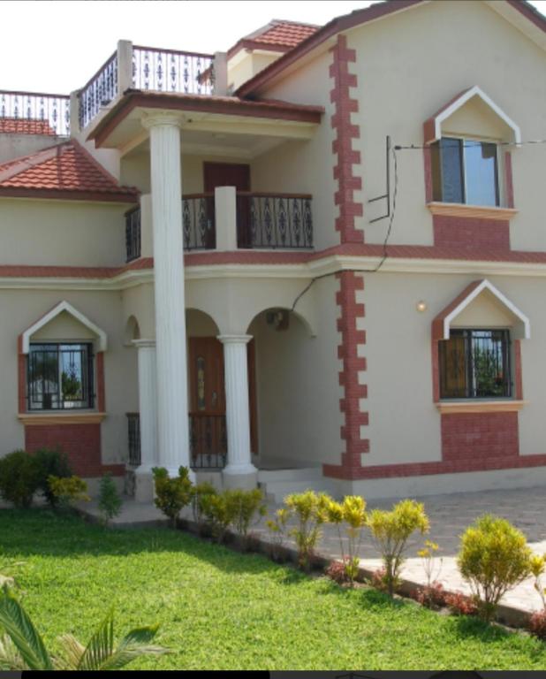 Paradise Estate in Gambia - B&B Old Yundum