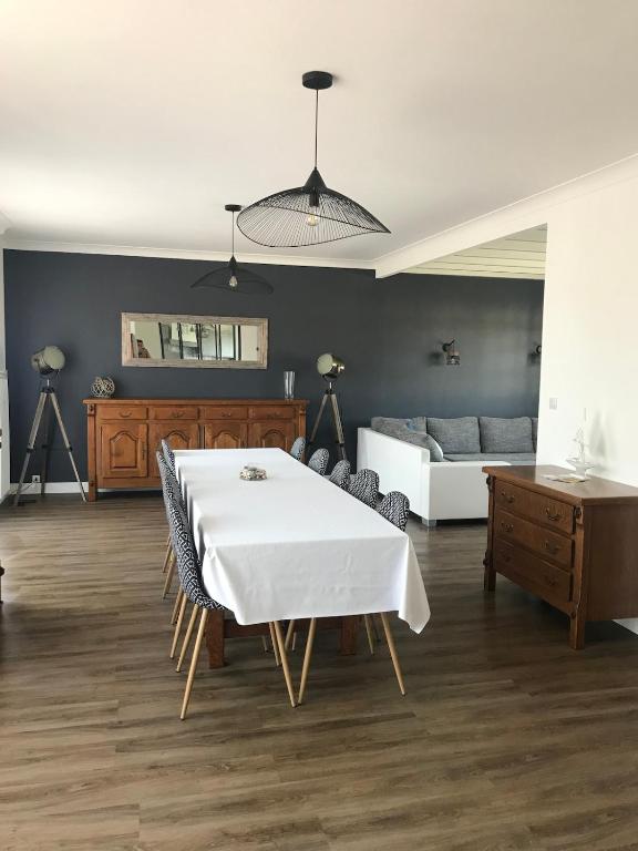 Maison de famille de 150 m2 à 15 minutes de la mer - B&B Coëx