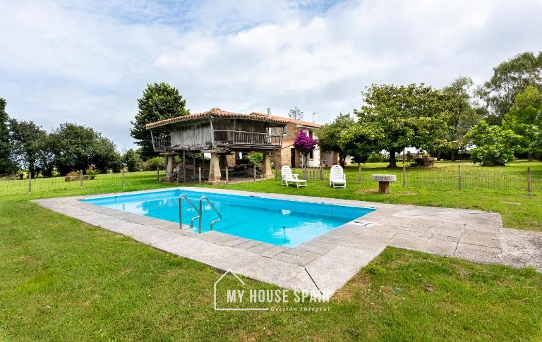 MyHouseSpain - Argüero, chalet con piscina - Bed and Breakfast Argüero