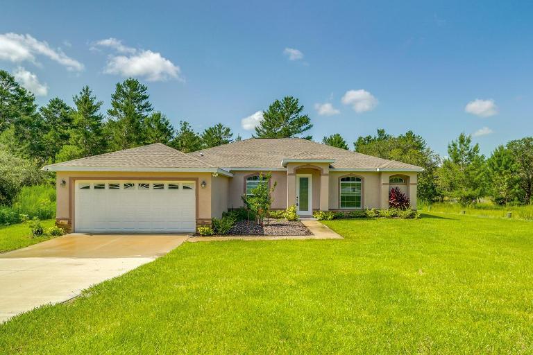 5 Mi to Weeki Wachee Springs! Poolside Retreat - Bed and Breakfast Brooksville