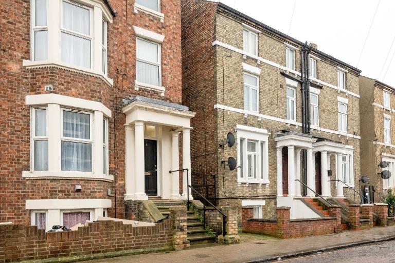 Free parking, 2 beds,close to train station - Bed and Breakfast Bedford