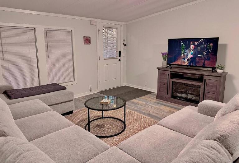 New And Spacious. Pets Yes - Bed and Breakfast Beaufort