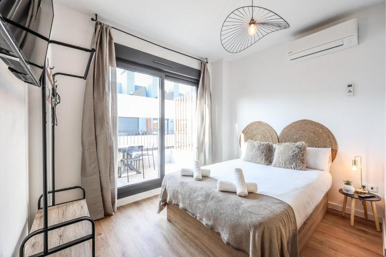 Elegant Studio with Private Terrace by RentitUP - Bed and Breakfast San Sebastián de los Reyes