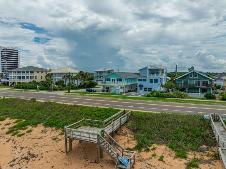 Flagler Beach! 1-BR Condo with Ocean Views, King Bed & Outdoor Shower - B&B Flagler Beach