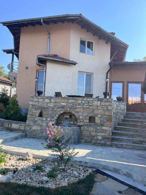 The Mirrors GuestHouse - Къщата с огледалата - B&B Malki Chiflik