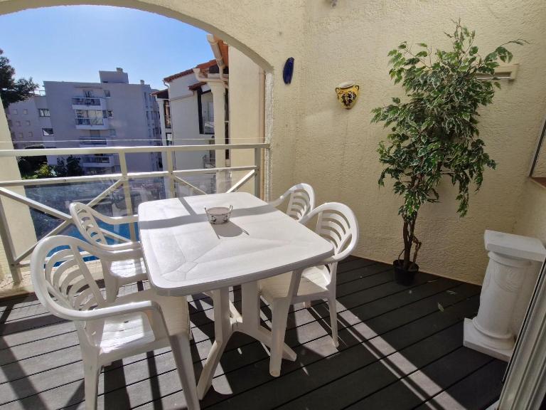 Appartement 2 pièces avec parking et piscine, proche du centre-ville de Sainte-Maxime - FR-1-780-88 - Bed and Breakfast Sainte-Maxime