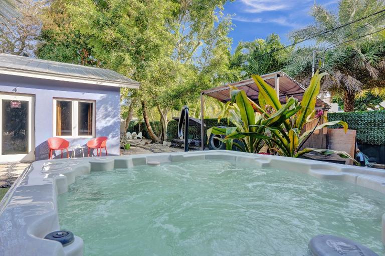 Kiki 4 - Men's Clothing optional Guest Houses - Chambres d'hôtes Fort Lauderdale