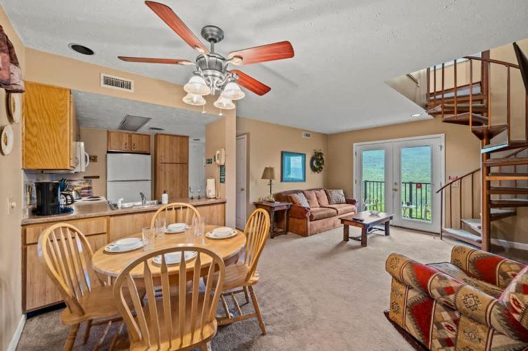 Rocky Top Oasis - Bed and Breakfast Gatlinburg