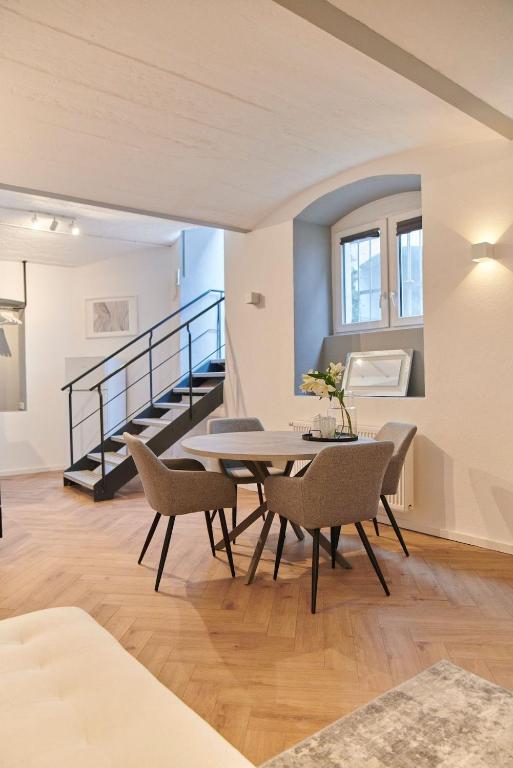 1 BR Studio - ZENTRAL - TERRASSE - KAFFEE - BUSINESS - WIFI - KÜCHE - Ferienwohnung Wiesbaden