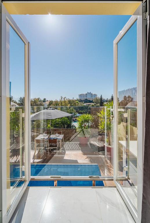 Luxurious Hillside Villa with Private Pool - Sea & Mountain Views - B&B Fuengirola