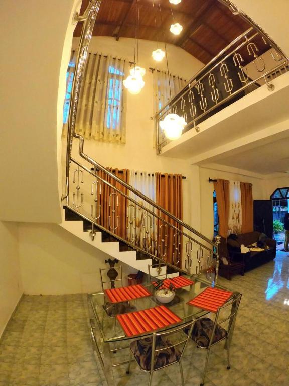 Sea Waves Home Stay - B&B Talalla South
