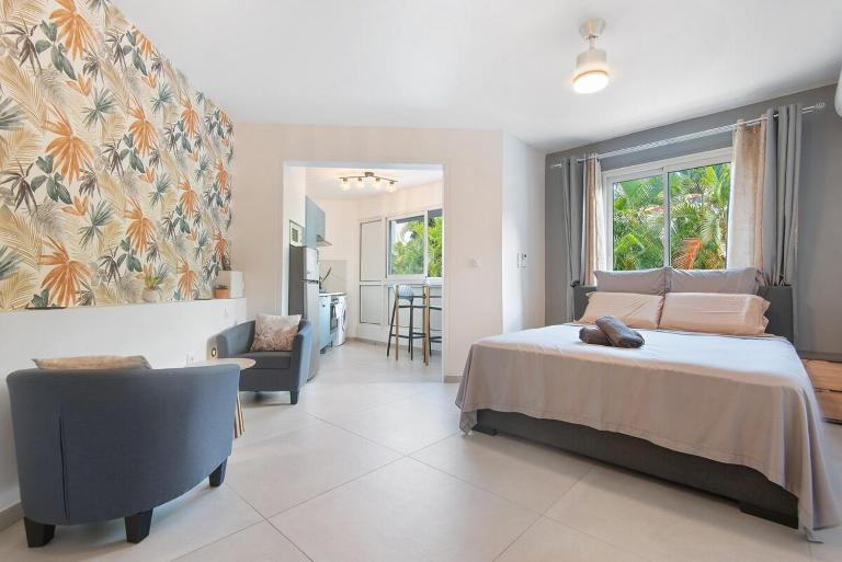 Le Studio à deux pas de la mer , confort moderne au cœur de Saint-Gilles les Bains - Bed and Breakfast Saint-Paul
