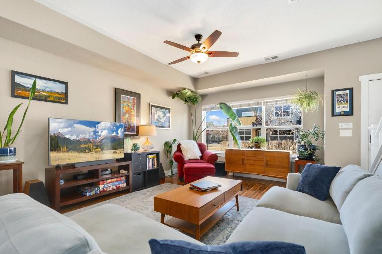 Old Town Escape with King Bed, Dog-Friendly - B&B Fort Collins