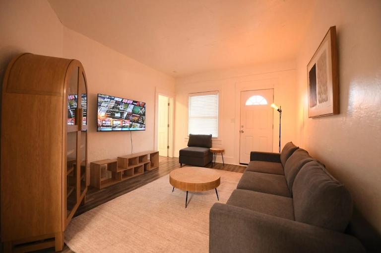 Edgewater Stay on W78th - B&B Cleveland