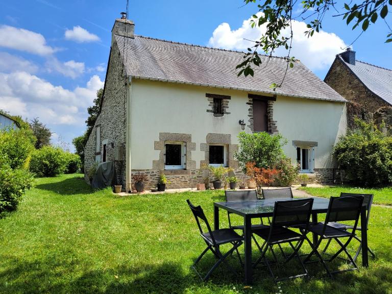 Belle maison familiale dans la campagne Bretonne - B&B La Croix-Helléan