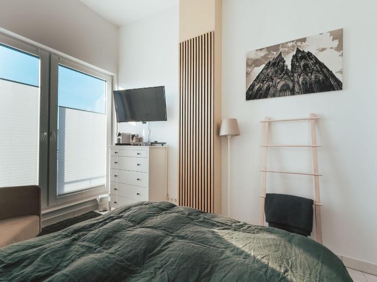 Nahe Messe - Privates Gästezimmer mit Bad in einer Wohnung - Ferienwohnung Köln