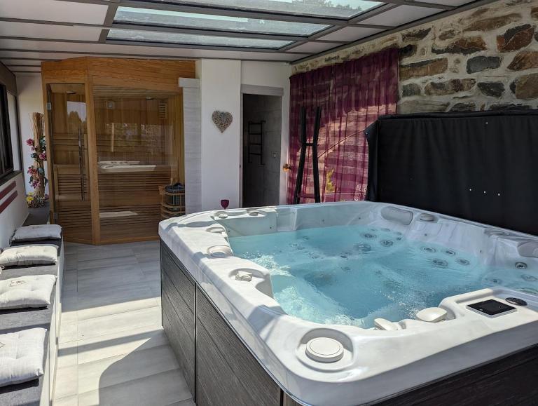 Gite Boucharin - La grange de Louis SPA et SAUNA - Bed and Breakfast Araules