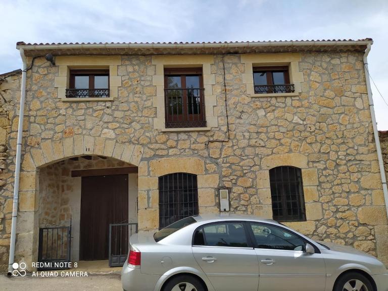 Casa Lucila ,casa rural tres estrellas - B&B Caleruega