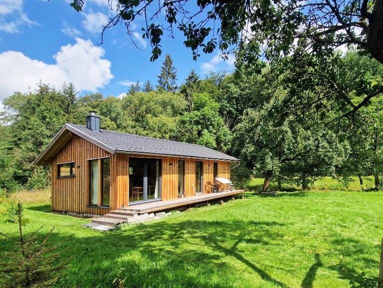 Holzhaus mit Kamin - Am Forellenfluss - B&B Heinersdorf