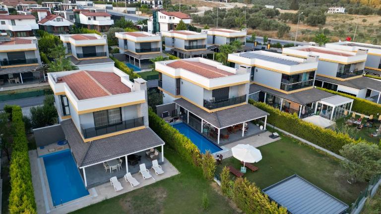 ÖZEL HAVUZLU Müstakil LÜKS VILLA - Chambres d'hôtes Kuşadası