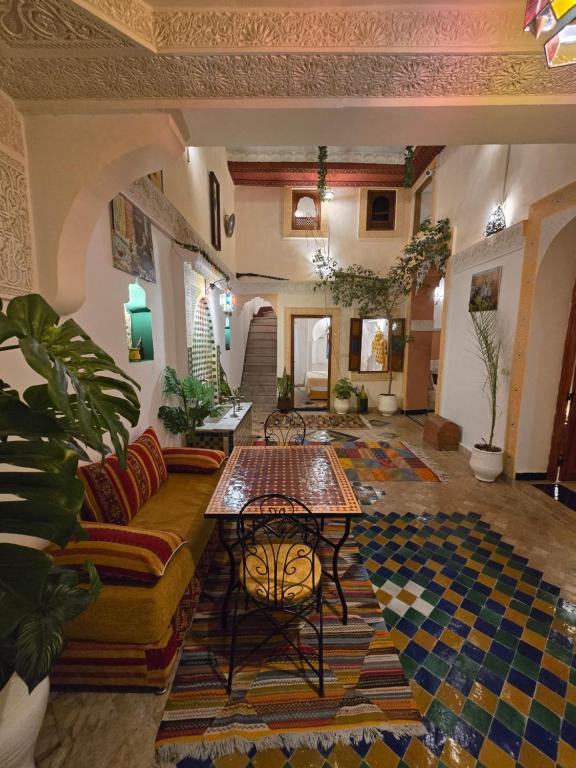 Riad Mounadim Fes -Authentic Riad Luxury Fes - B&B Fez