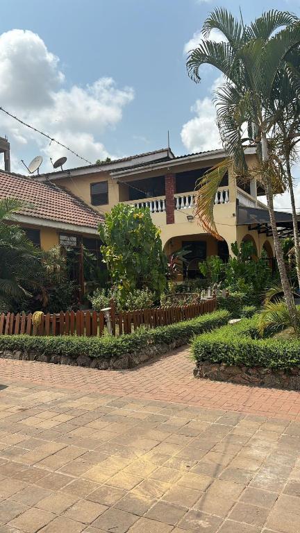 2 BR Apartm1-7mins to Airport, green environ - Ferienwohnung Accra