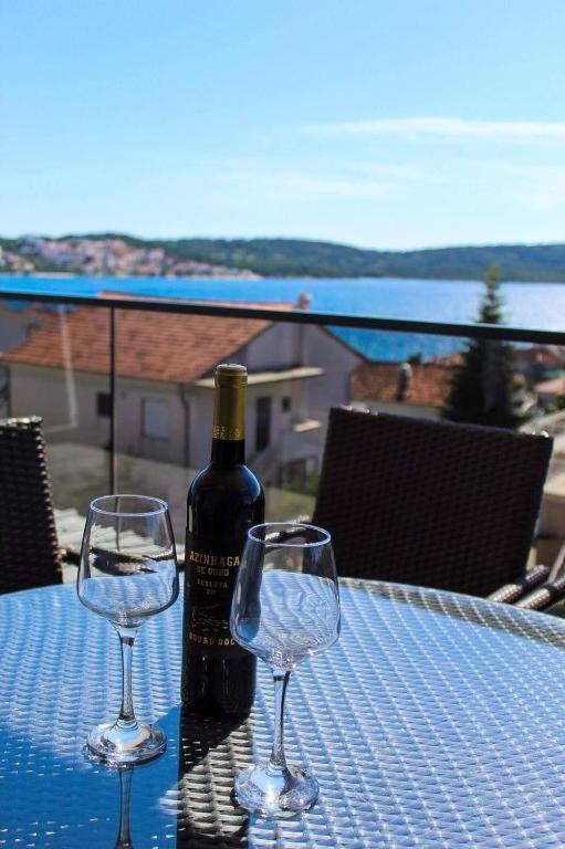 Apartmani Manuela - B&B Okrug Gornji