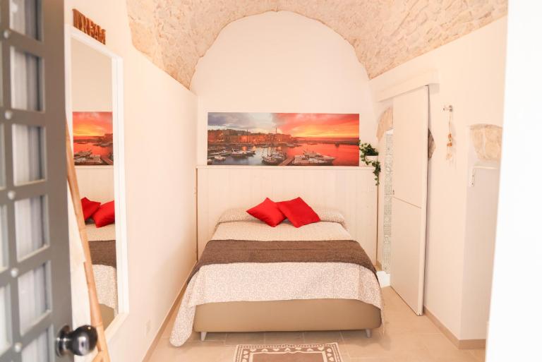 Room 20 - Piccola Camera in pietra bianca - B&B Giovinazzo