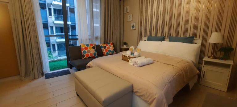 D&E suites with balcony - B&B Manila