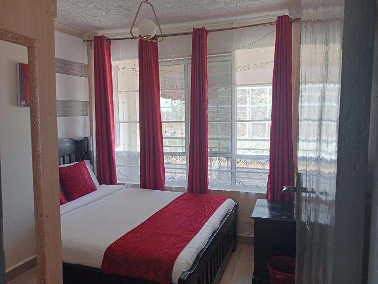 Cozy 1BR Apartment along Eldoret-Kisumu road close to Eldoret Polytechnic and Elgon View Hospital - Chambres d'hôtes Eldoret
